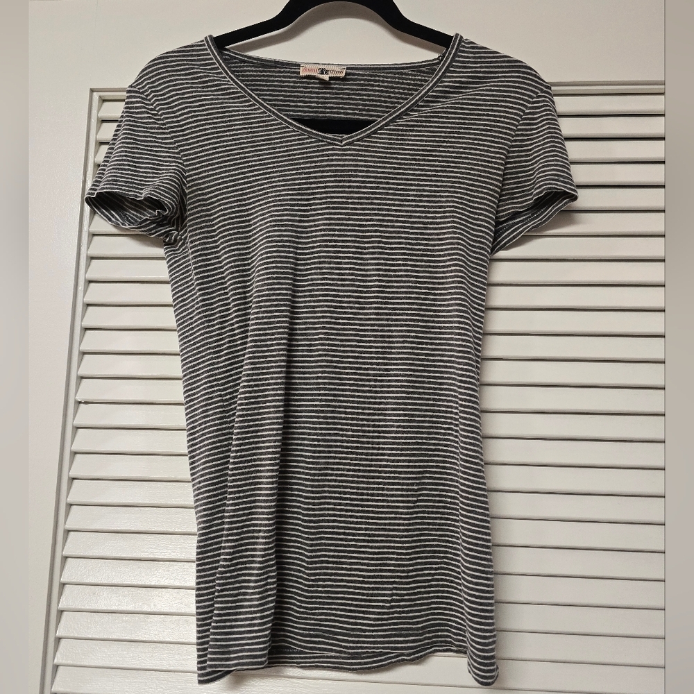 Zenana Outfitters - Grey & White Striped V-Neck Short-Sleeve Casual Top